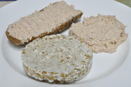 Jak uvařit pomazánka ze zavináče a salámu? Snadné recept, připravený za Do 30 minut